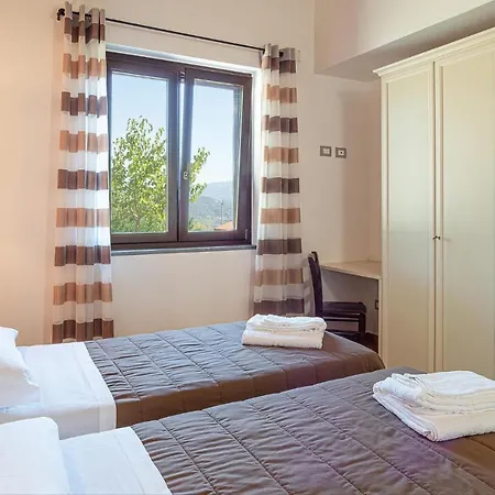 Sambuco House بيت للعطل